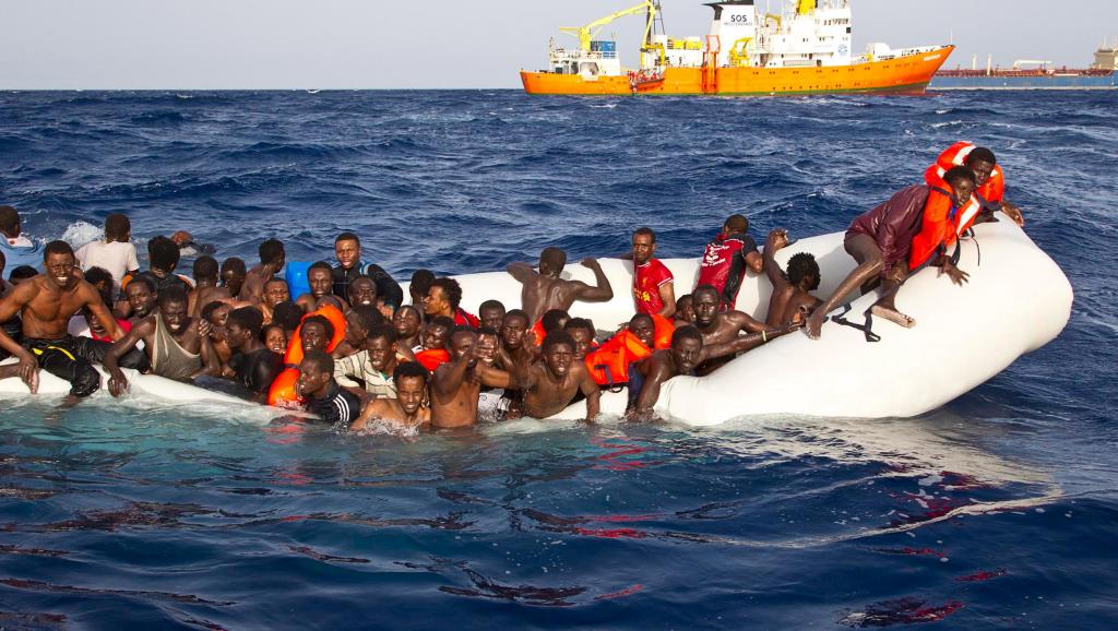 des migrants en pleine mer en direction de l'Espagne