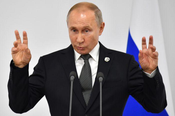 Poutine interdit le changement de sexe