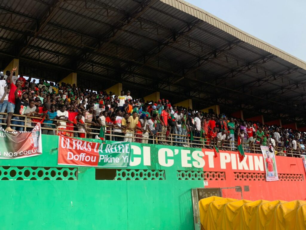 As Pikine, les supporters lors du match contre le Jaraaf