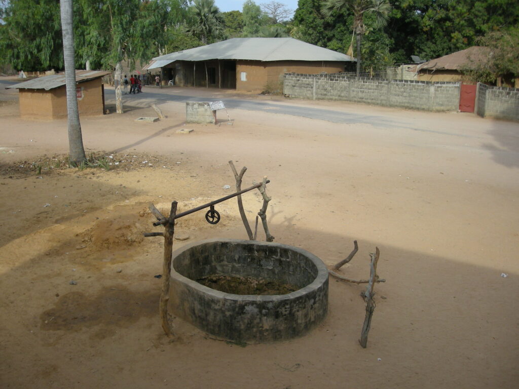 Mlomp, village situé dans le département de Bignona