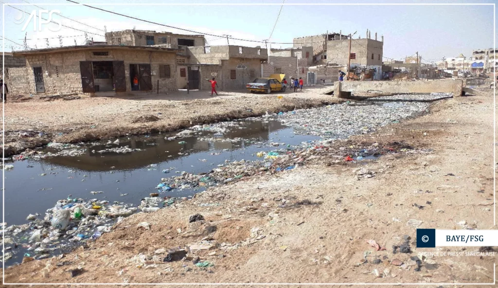 Médina Mbaba, un canal à ciel ouvert devenu dépotoir d'ordures