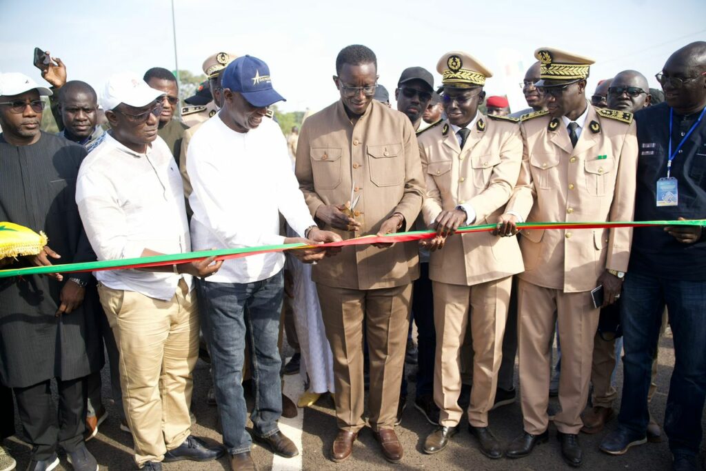 Amadou Ba coupure du ruban inauguration pont Diouloulou