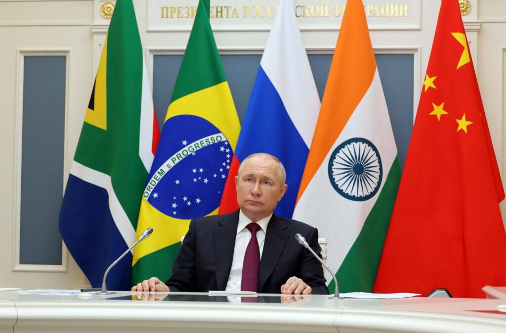 Brics, Poutine tire sur l'Occident