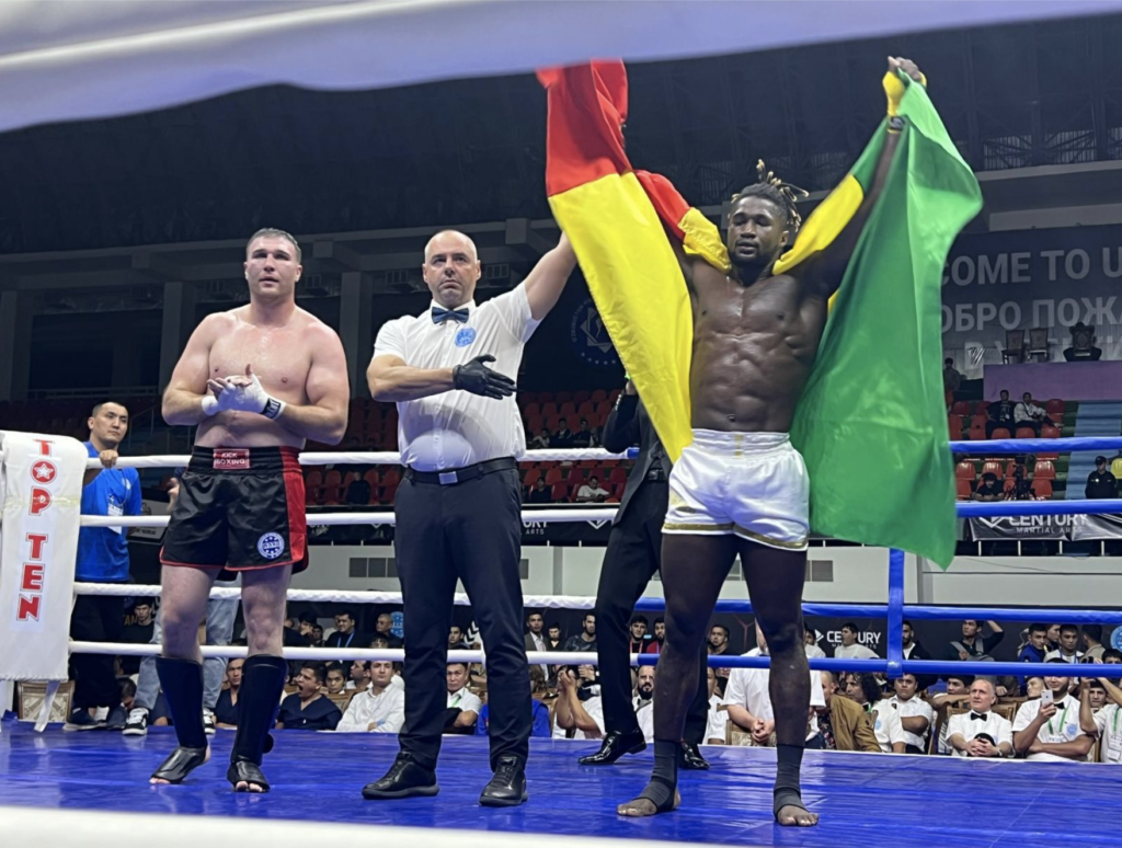 Kickboxing, Moushamed Tafsir Ba champion du monde chez les lourds